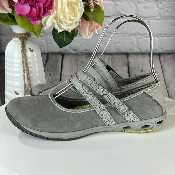 COLUMBIA Gray Suede & Canvas Mary Jane Tech Lite Omni-Grip Hiking Walking Flats - Picture 3 of 17
